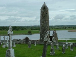 Clonmacnoise_Rundturm_Shannon